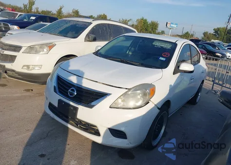 2014 Nissan Versa 1.6 Sv z USA, uszkodzony, nr VIN 3N1CN7AP5EL827539